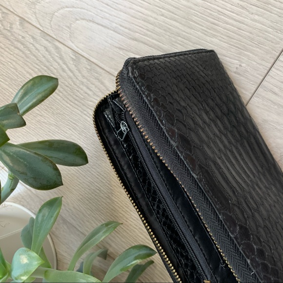 Vegan Snakeskin Wallet - Picture 6 of 6